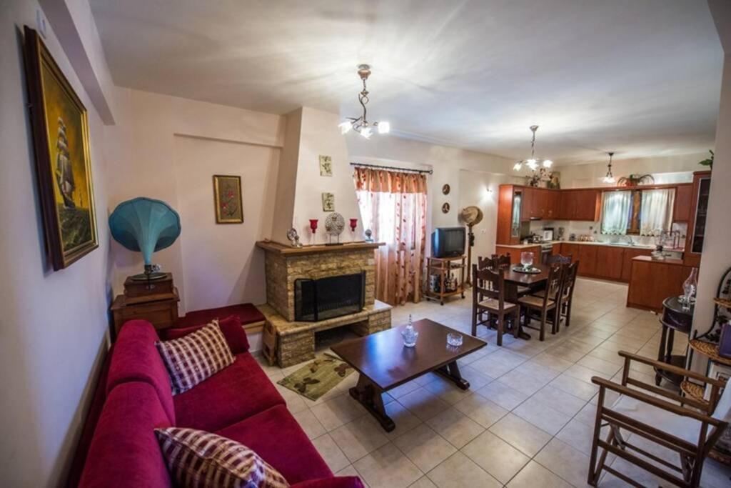 Kelly'S Villa In Stoupa Neokhorion  Exterior foto
